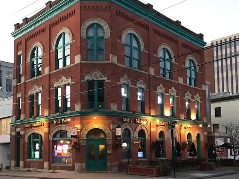 Dining at Roebling Point